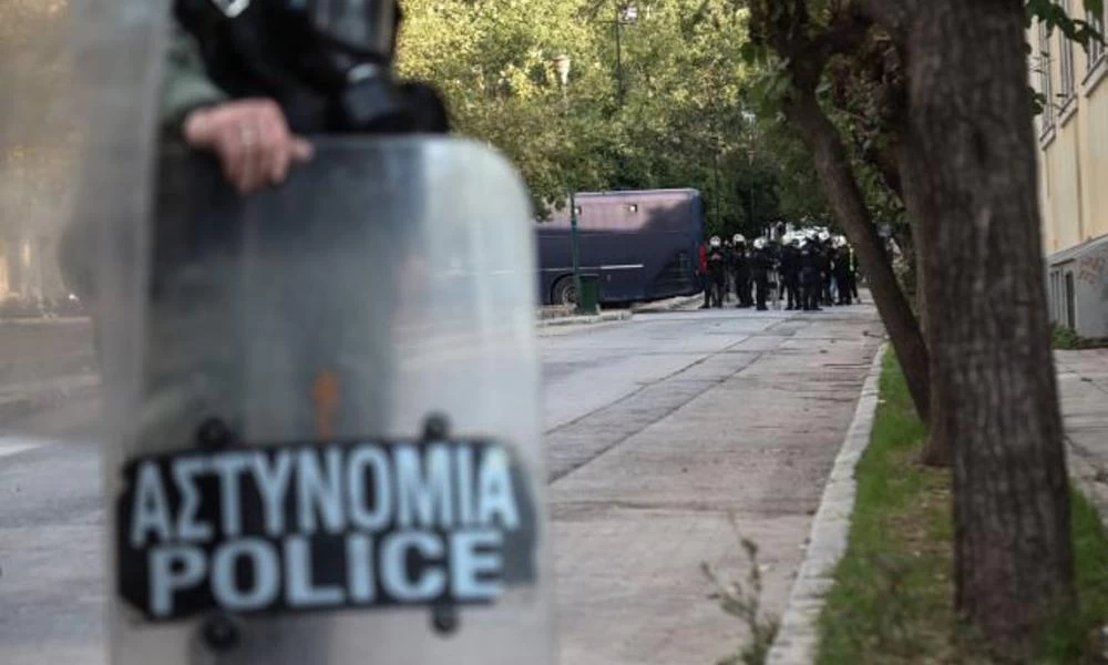 Κορονοϊός: Απέσυραν διμοιρία ΜΑΤ από το Πολυτεχνείο, λόγω κρουσμάτων